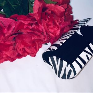 NEW zebra heart shaped heavyweight eyeglass case